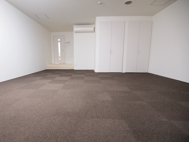 居室・リビング　床はカーペットです。