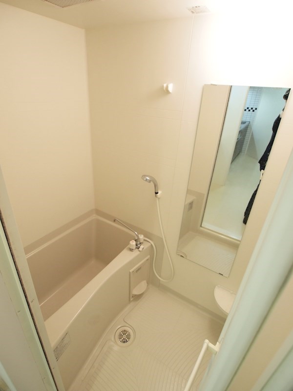 バス・シャワールーム　バスルーム。