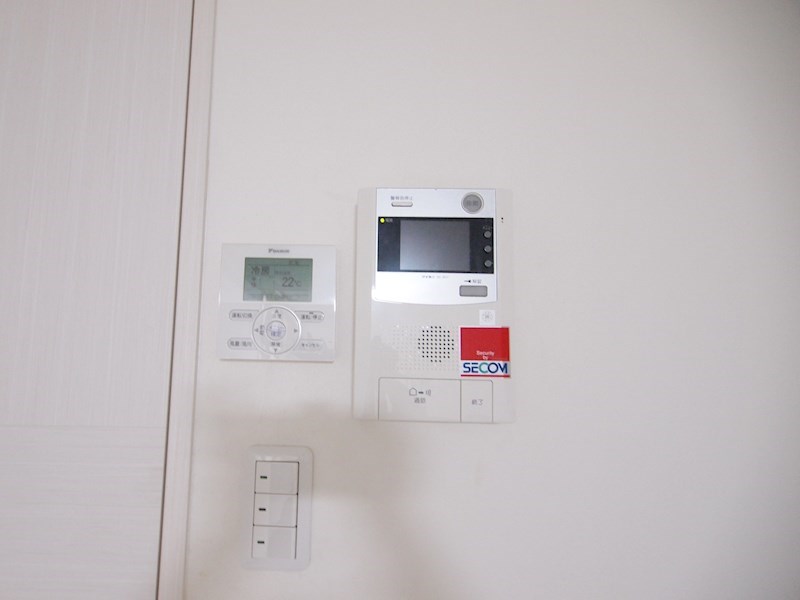 セキュリティ　TVモニタ付きのインターフォンです。