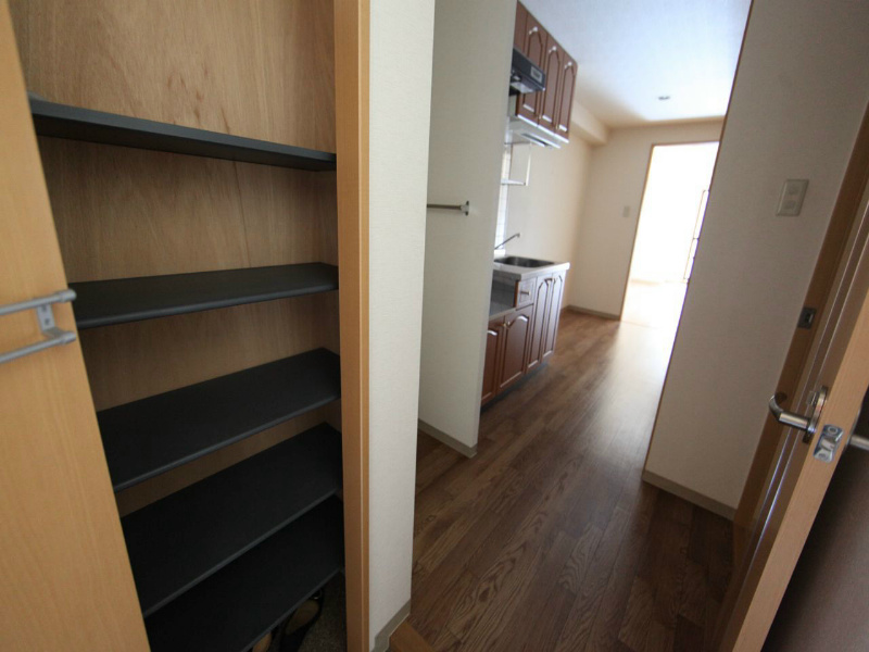 玄関　玄関　シューズボックス付