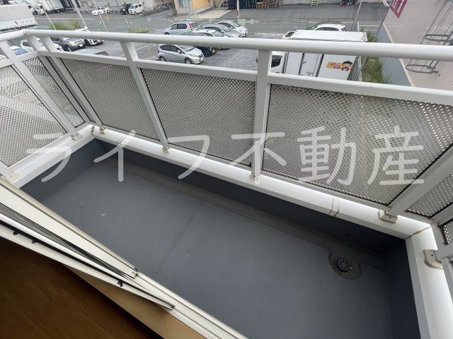 バルコニー　開放的で明るい空間を演出してくれるバルコニーです