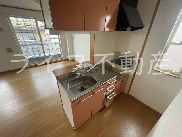 キッチン　コンパクトなキッチンで掃除もラクラク