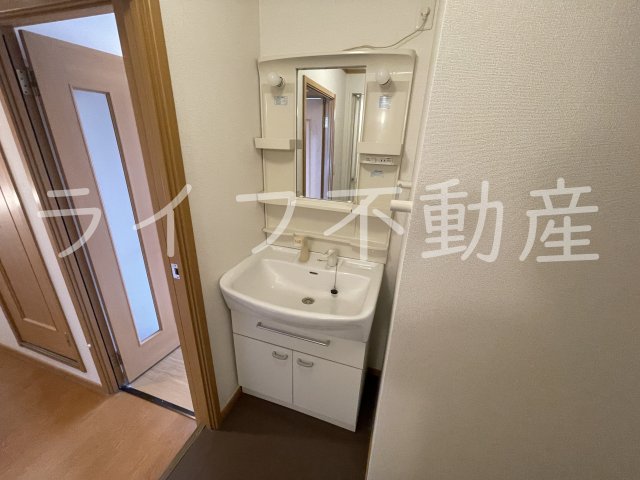 洗面設備　朝の支度にも助かる、独立の洗髪洗面化粧台