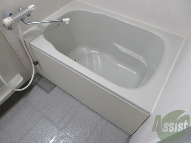 バス・シャワールーム　とても清潔感があり足もゆったり伸ばせますね