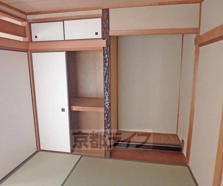 収納　床の間と大容量の押入です。