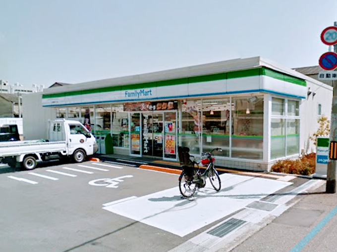 コンビニ　ファミリーマート 加美東四丁目店（コンビニ）まで179m
