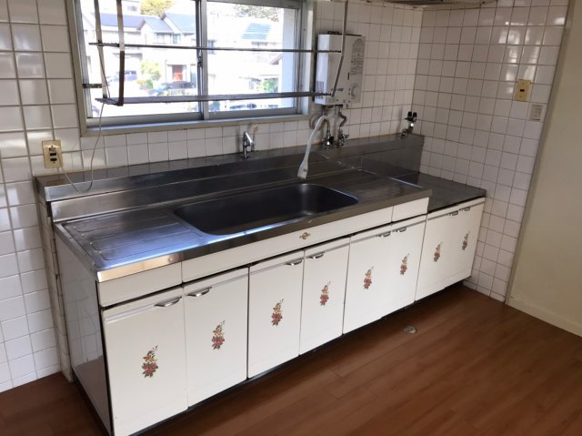 キッチン　同建物別部屋のお写真でございます。