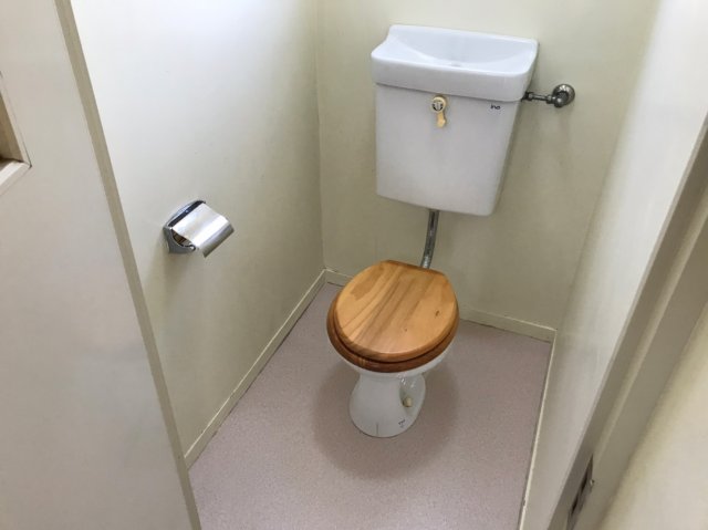 トイレ　同建物別部屋のお写真でございます。