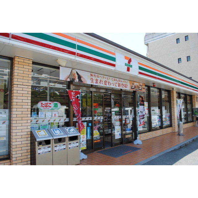 コンビニ　ファミリーマート（コンビニ）まで83m