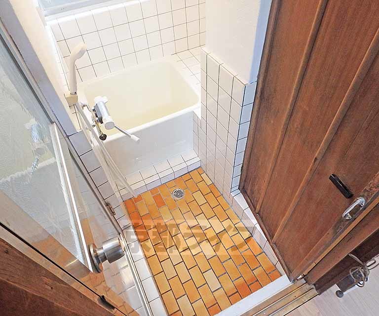 バス・シャワールーム　バスルームです。