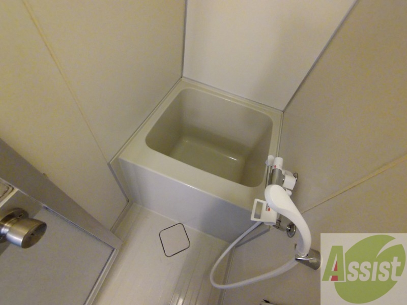 バス・シャワールーム　～　お風呂になります。一日の疲れを癒してくださいね。