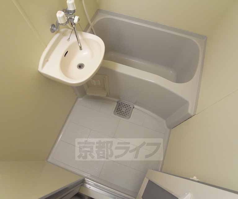 バス・シャワールーム　ゆったり浸かれます。