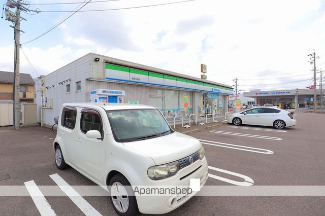 コンビニ　ファミリーマート岐阜北鶉店（コンビニ）まで880m