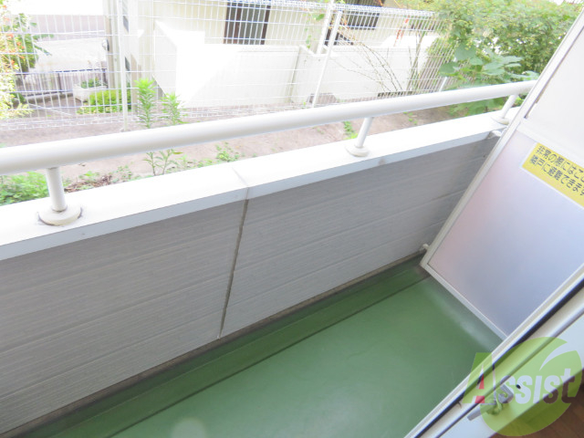 バルコニー　バルコニーは天気の良い日には洗濯物も良く乾きますね。