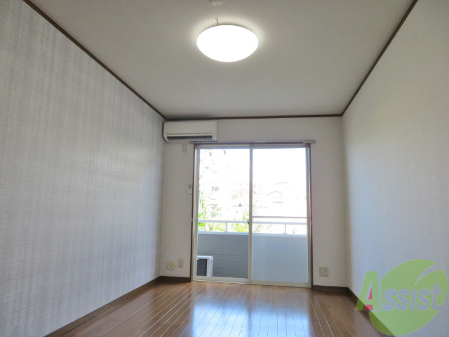 居室・リビング　リビングは陽当たりも良く昼間は明るく照らしてくれますね