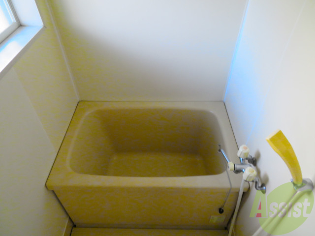 バス・シャワールーム　浴槽があるので、疲れた時はゆっくりと湯船につかりましょう。