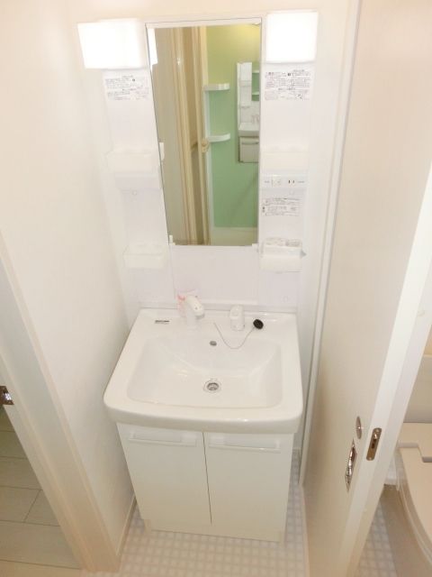 洗面設備　朝の忙しい時に便利な洗髪化粧台