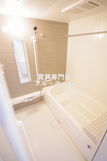 バス・シャワールーム　追い焚き・浴室乾燥機付き！