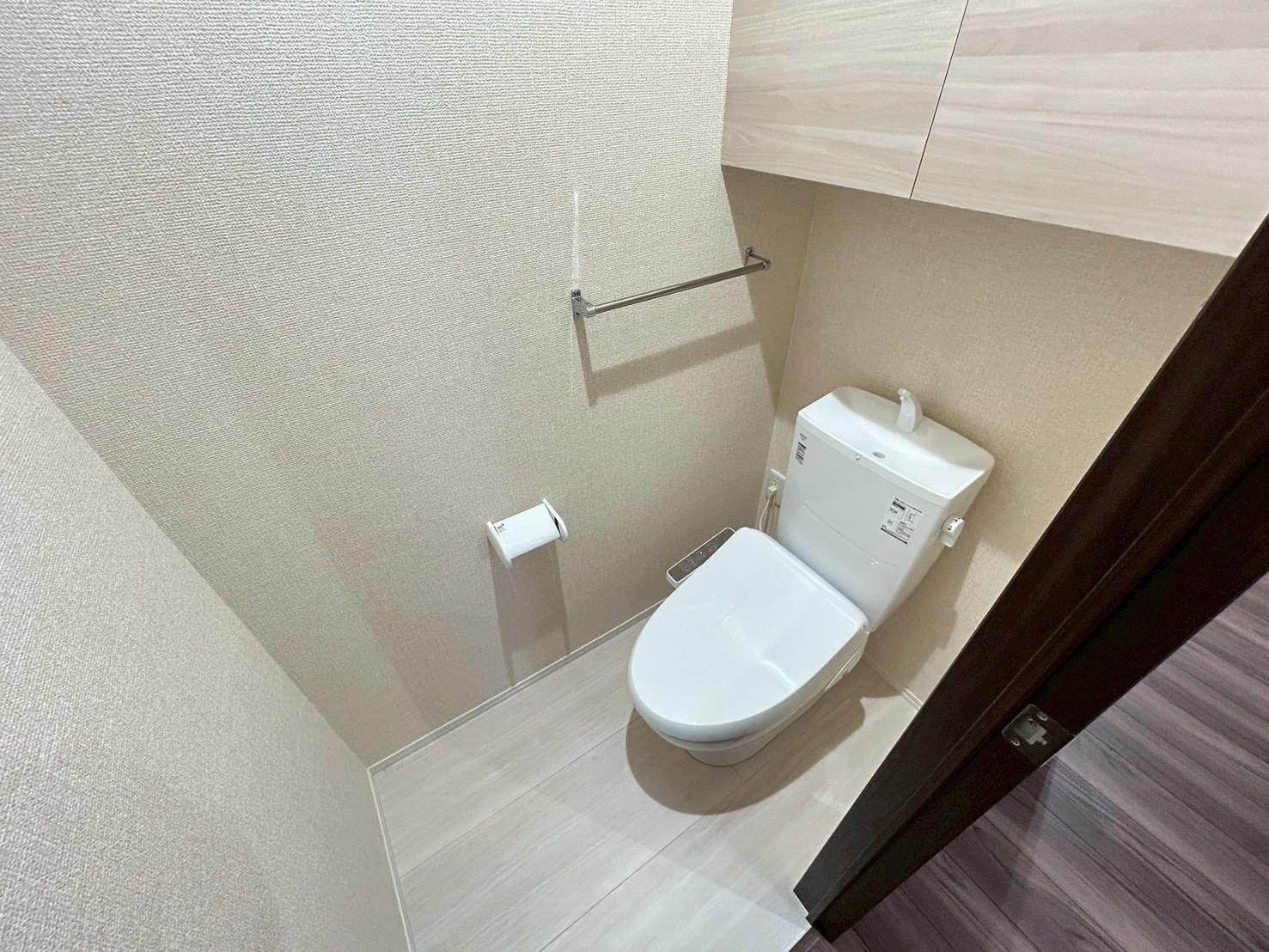 トイレ　温水洗浄暖房便座付トイレ