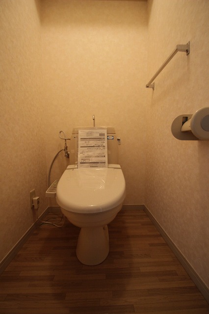 トイレ　同物件別号室の写真です。