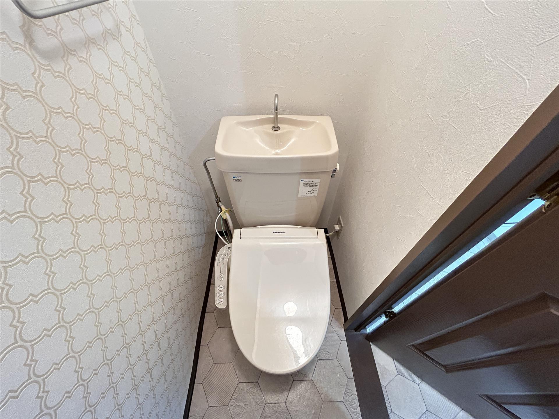 トイレ　温水洗浄便座