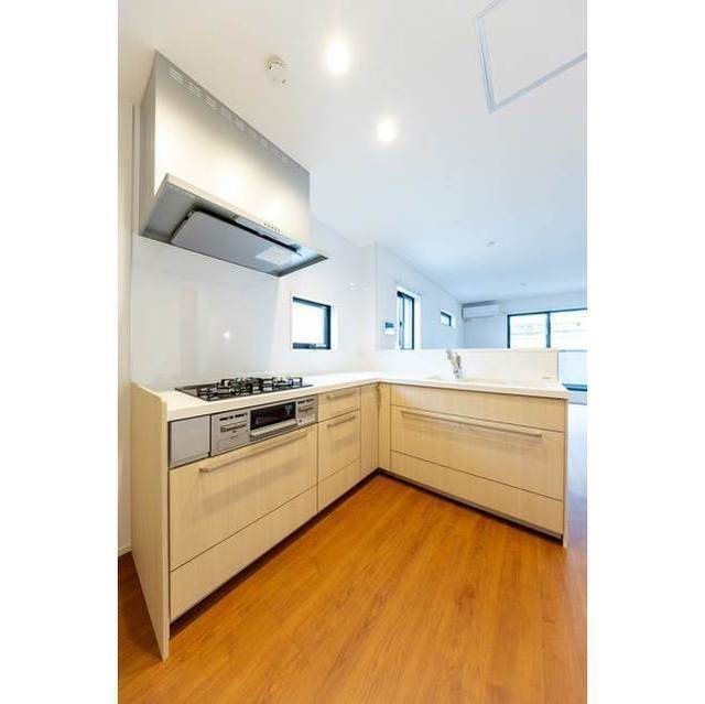 キッチン　グリル付きのシステムキッチン完備♪