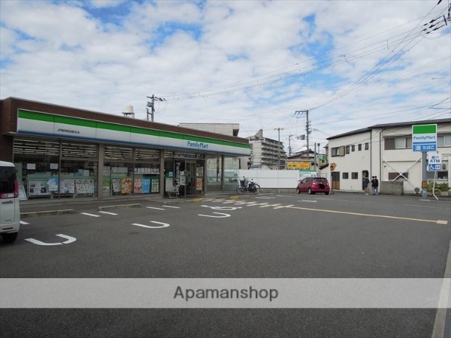 コンビニ　ファミリーマート（コンビニ）まで326m
