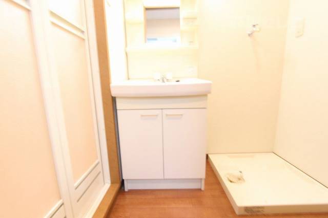 洗面設備　独立洗面代で色々便利です。