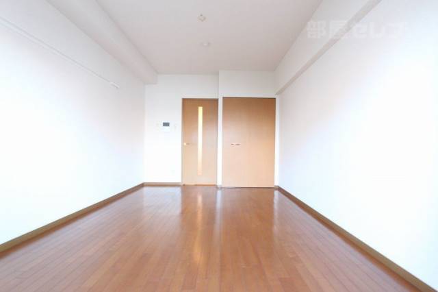 居室・リビング　南向きの明るいお部屋です。