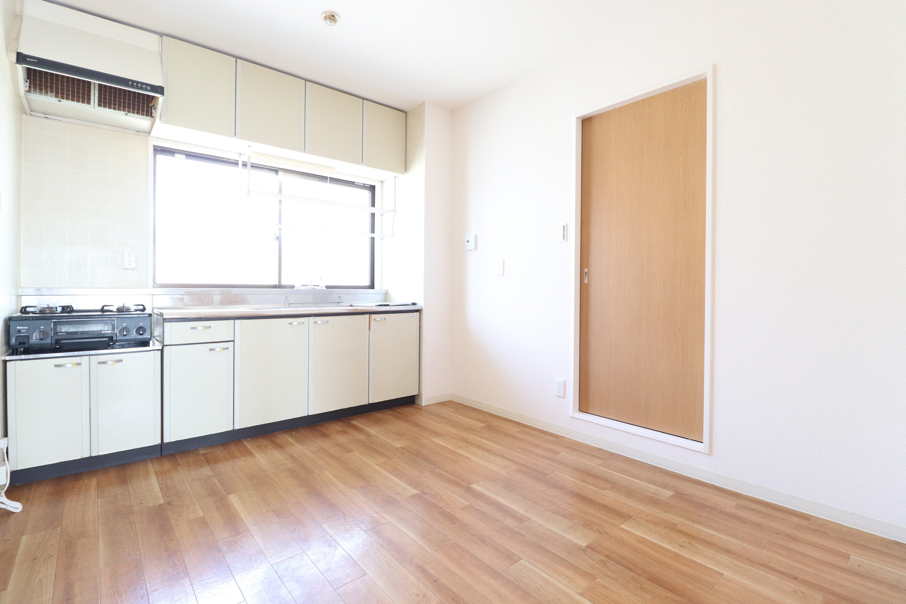 居室・リビング　快適に過ごしていただけるダイニングキッチン♪