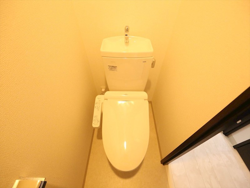 トイレ　温水洗浄暖房便座付トイレ　同仕様写真