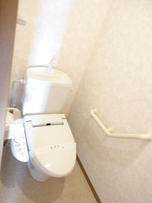 トイレ　温水洗浄暖房便座