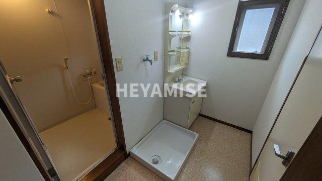 洗面設備　※反転間取りのお部屋の画像です※現況を優先します