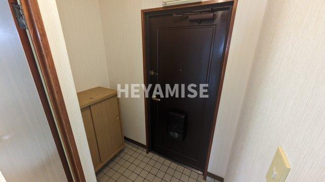 玄関　※反転間取りのお部屋の画像です※現況を優先します