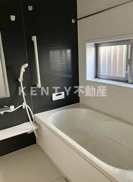 バス・シャワールーム　コンパクトで使いやすいお風呂です