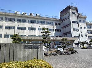 中学校　山潟中学校（中学校）まで500m