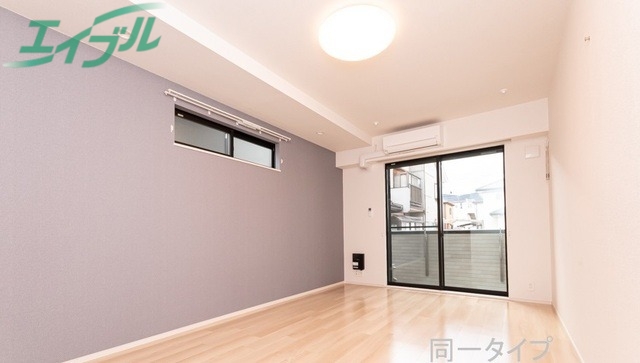 居室・リビング　同型参考写真