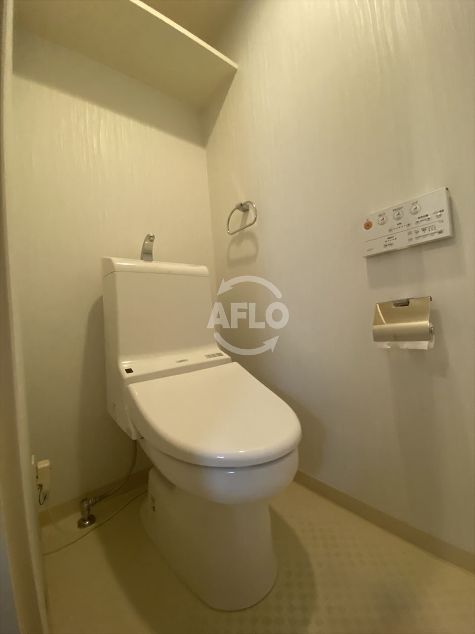 トイレ　クローバー・ビュー上本町　温水洗浄便座