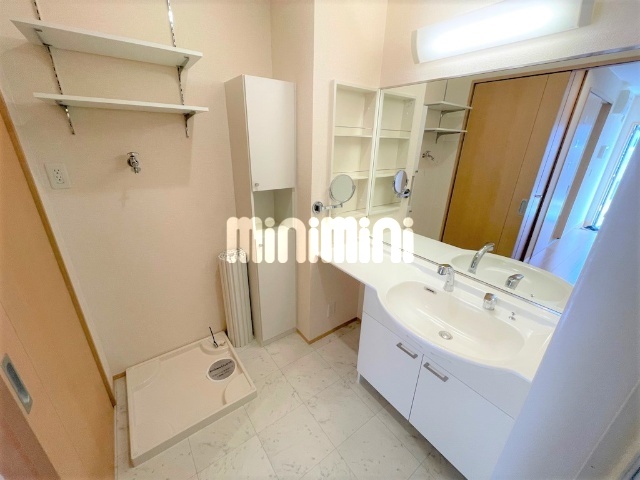 バス・シャワールーム　とっても広く機能的なバスルーム！