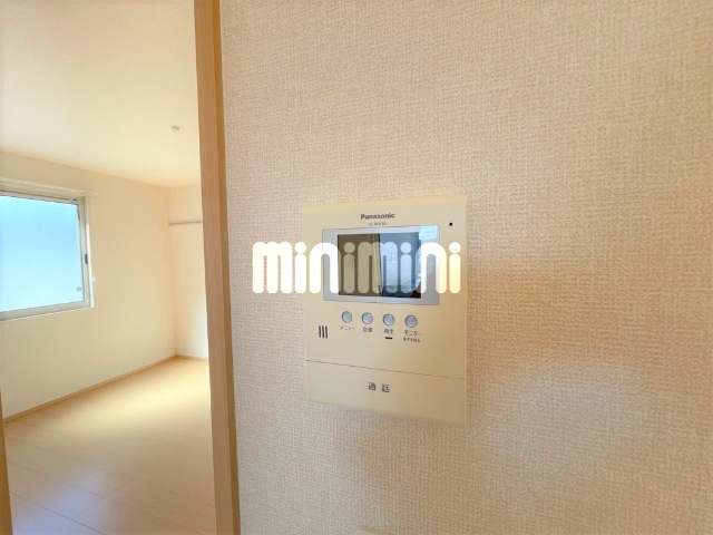 その他設備　室内ポール掛けがあるので雨の日も楽々お洗濯！