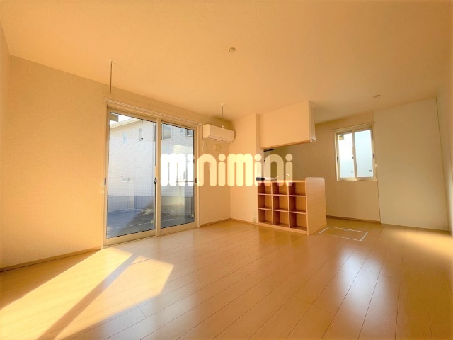 居室・リビング　南向きの広々としたリビングスペース