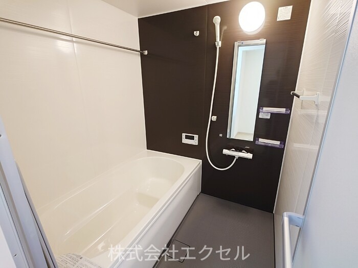 バス・シャワールーム　追い焚き機能付きです。