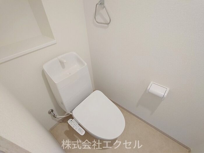 トイレ　温水洗浄便座です。