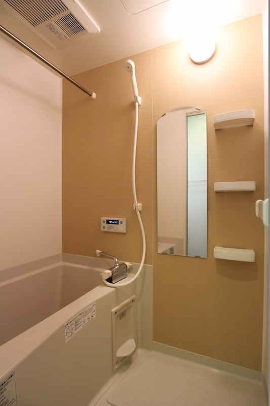 バス・シャワールーム　浴室乾燥機が備わっています。