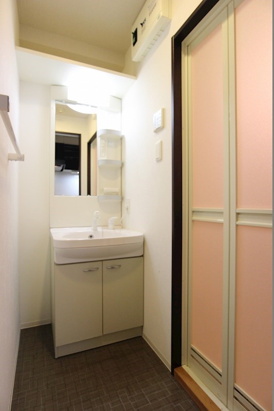 洗面設備　社会人様には必須の洗面脱衣所があります。