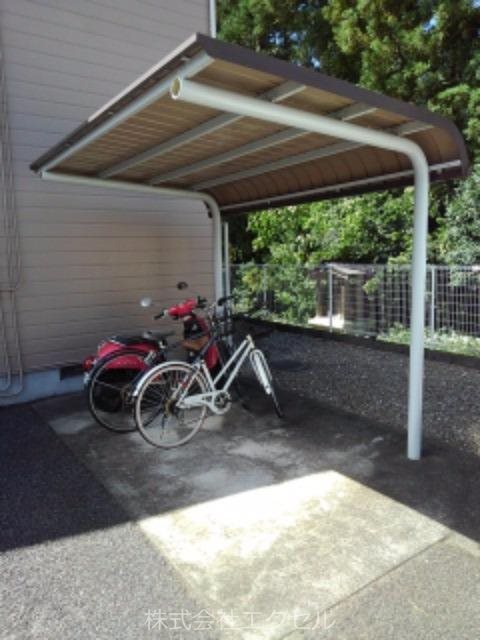 その他共有部分　屋根付きの駐輪場です。