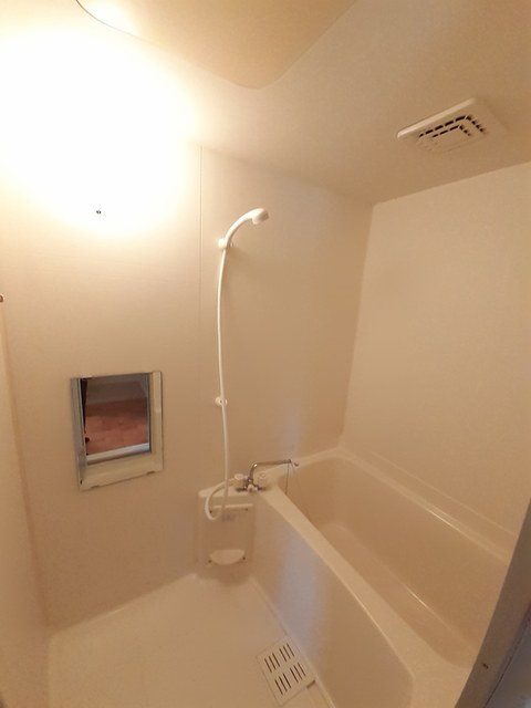 バス・シャワールーム　きれいな浴室です。