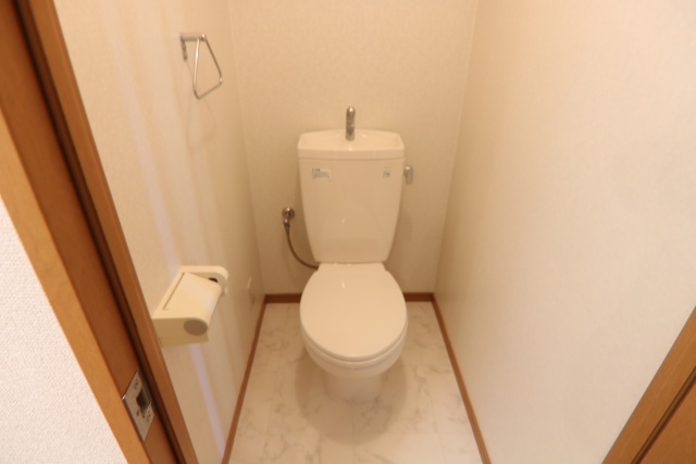 トイレ　※別室の参考写真の為、現況優先です。