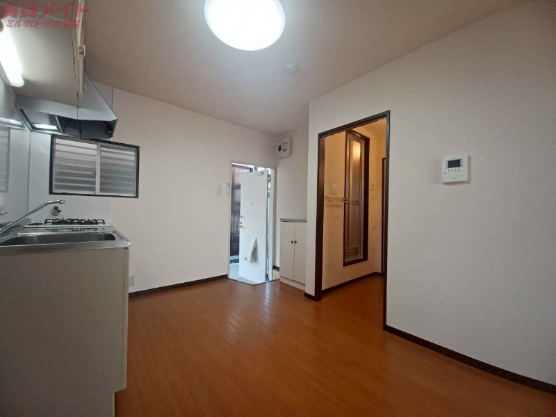 居室・リビング　同物件別室写真