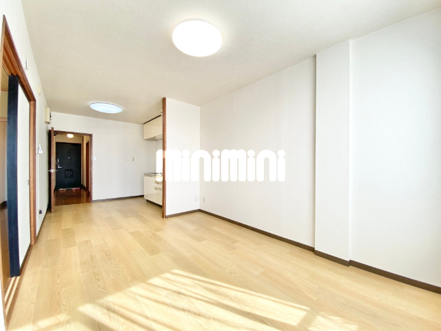 居室・リビング　同物件別室のイメージ写真